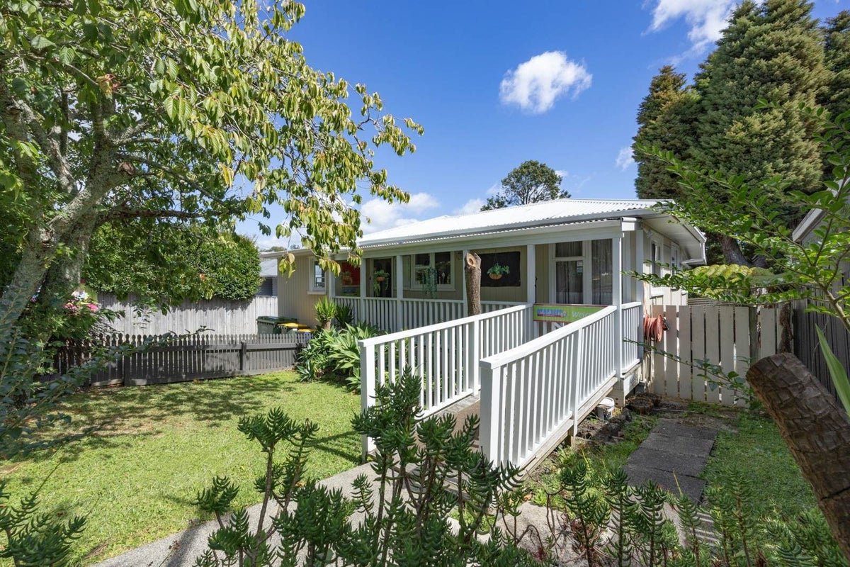5 Kamara Road, Glen Eden, Auckland - Carousel 1