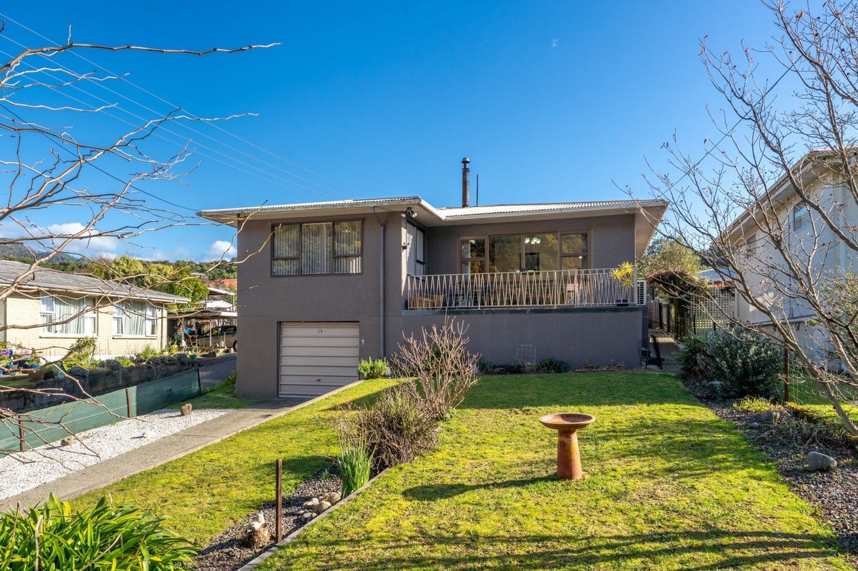 111 Waikawa Road, Picton - Carousel 1