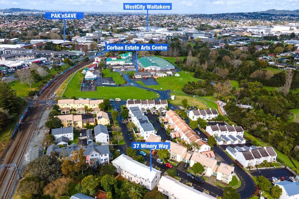 37 Winery Way, Henderson, Auckland - Carousel 2