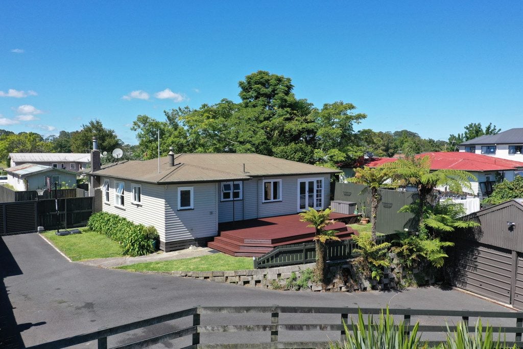 55 Bruce Avenue, Glenview, Hamilton - Carousel 1