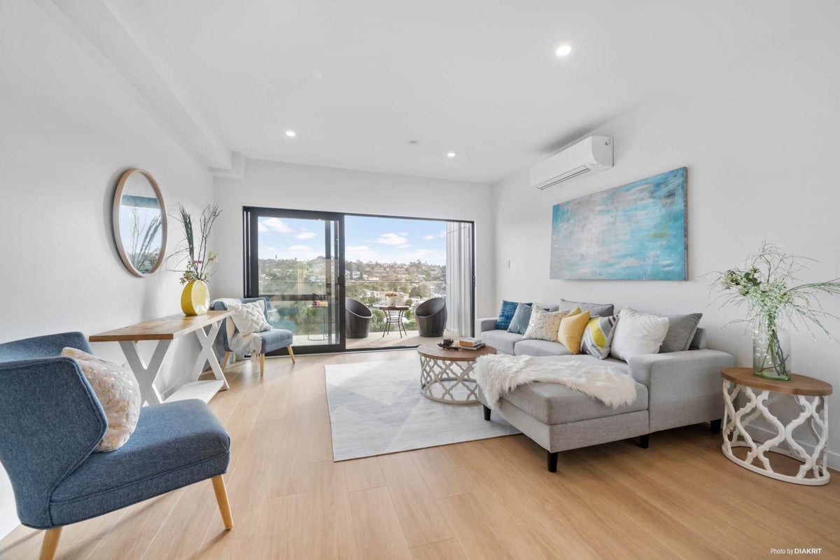 8/28 Ludlow Terrace, Totara Vale, Auckland - Carousel 1