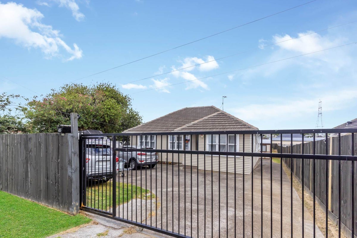 45 Fisher Crescent, Otara, Auckland - Carousel 1