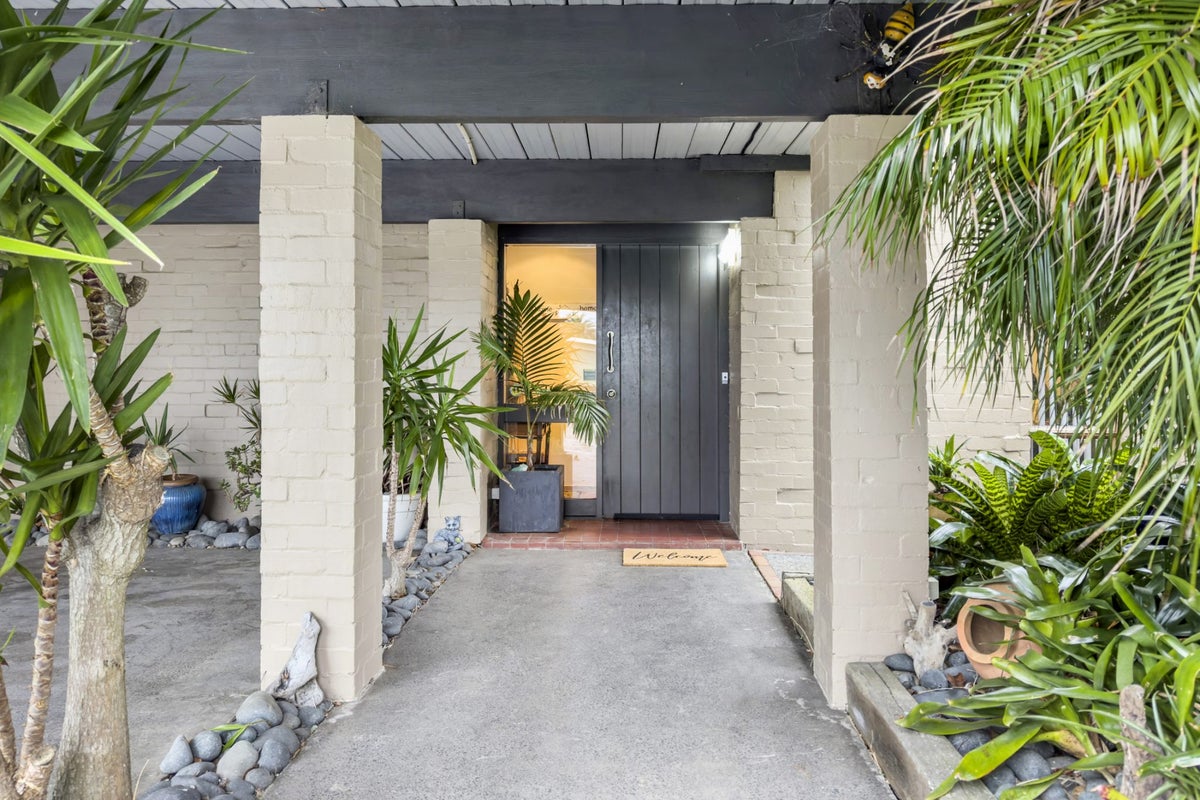 12 Broman Place, Half Moon Bay, Auckland - Carousel 1