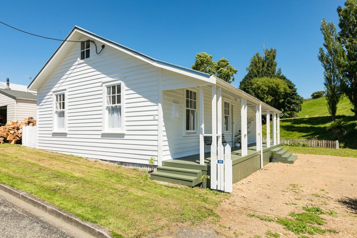 90 Hovding Street, Norsewood - Carousel 1