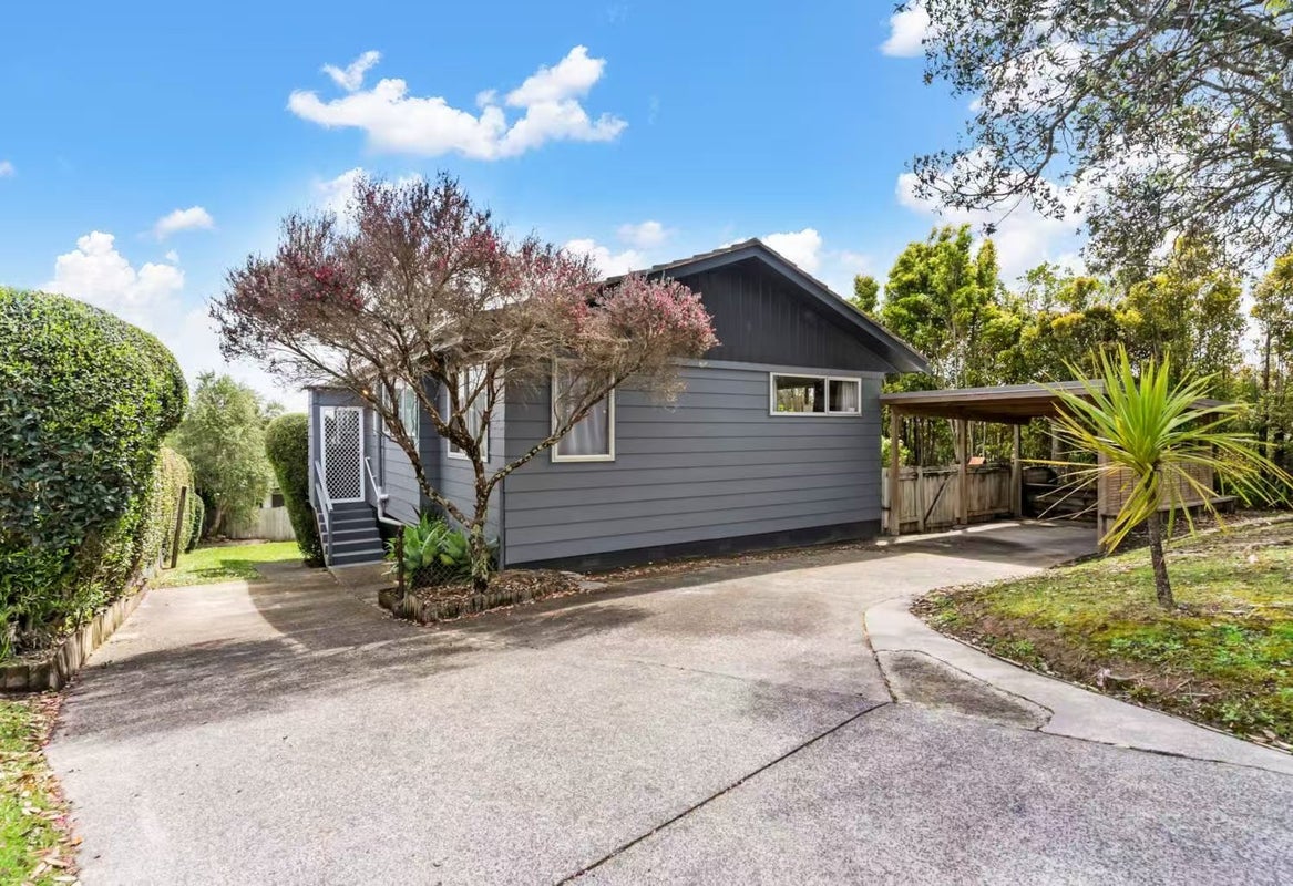 9 Tree View Avenue, Glenfield, Auckland - Carousel 2