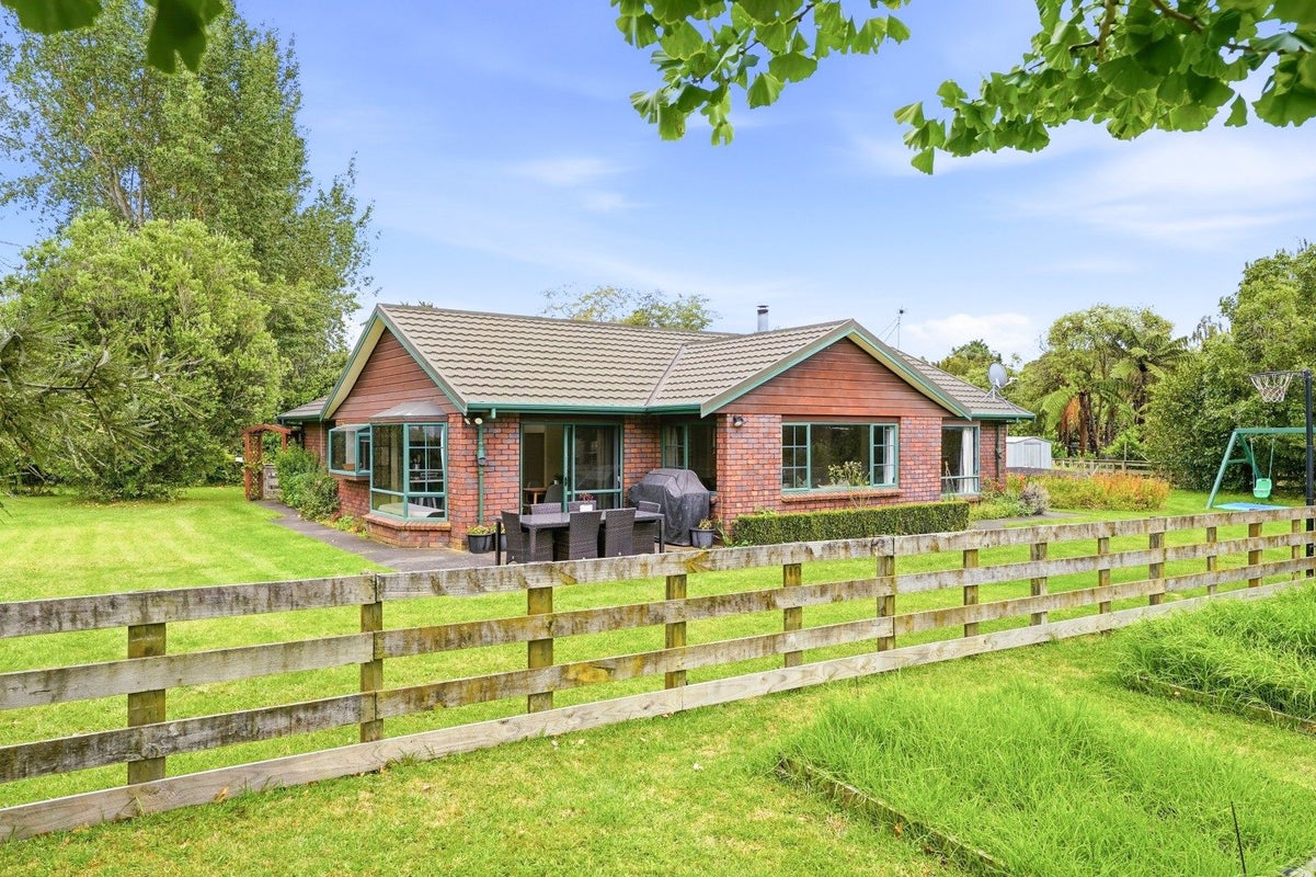 2 Flemington Road, Aramoho, Whanganui - Carousel 1