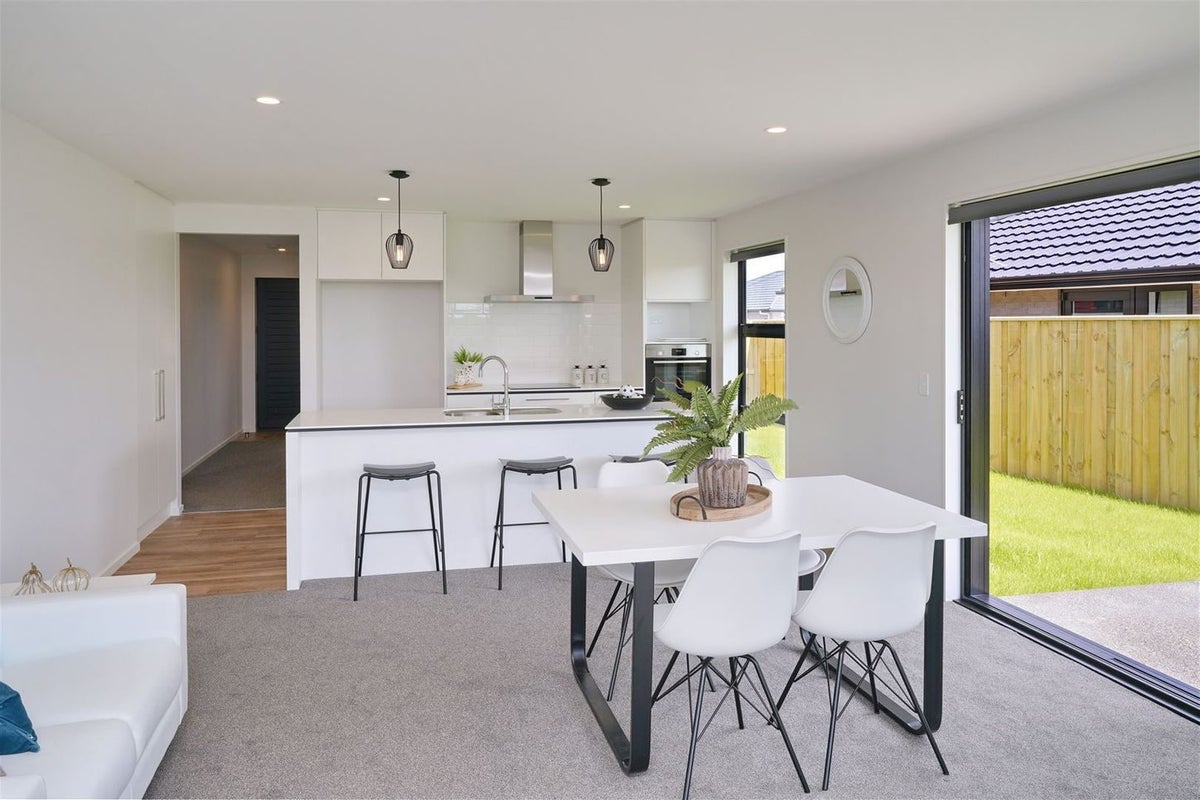 7 Jasmine Street, Woodend, Woodend - Carousel 2