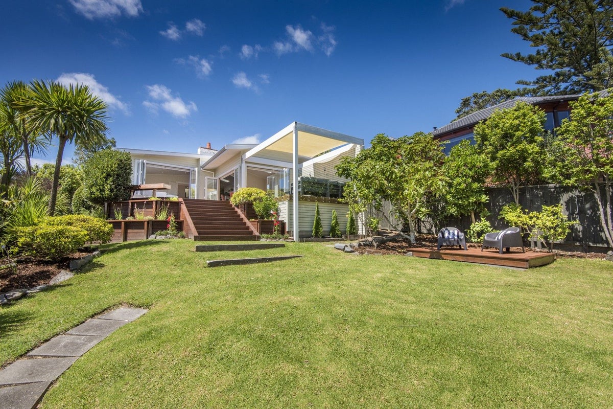 120 Aberdeen Road, Campbells Bay, Auckland - Carousel 1