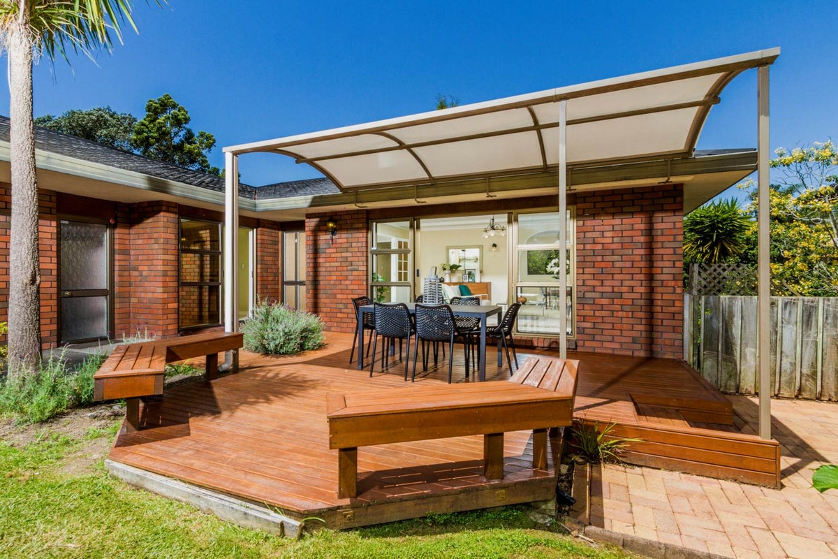 2/2 Westbourne Road, Murrays Bay, Auckland - Carousel 2