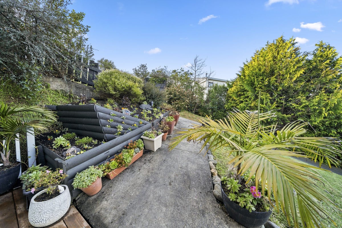 33 Westhaven Drive, Tawa, Wellington - Carousel 2