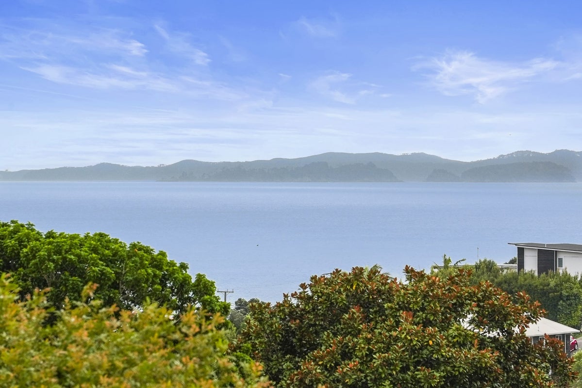 11 Vista Motu, Red Beach, Whangaparāoa - Carousel 1