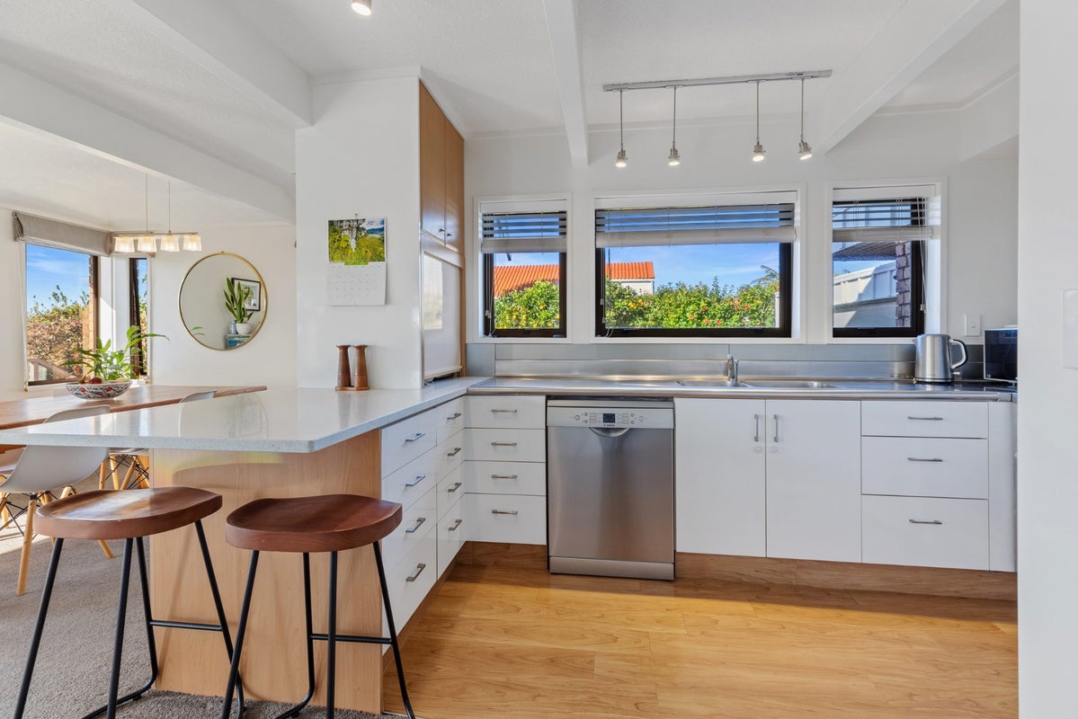 20 Pamela Place, Otumoetai, Tauranga - Carousel 2