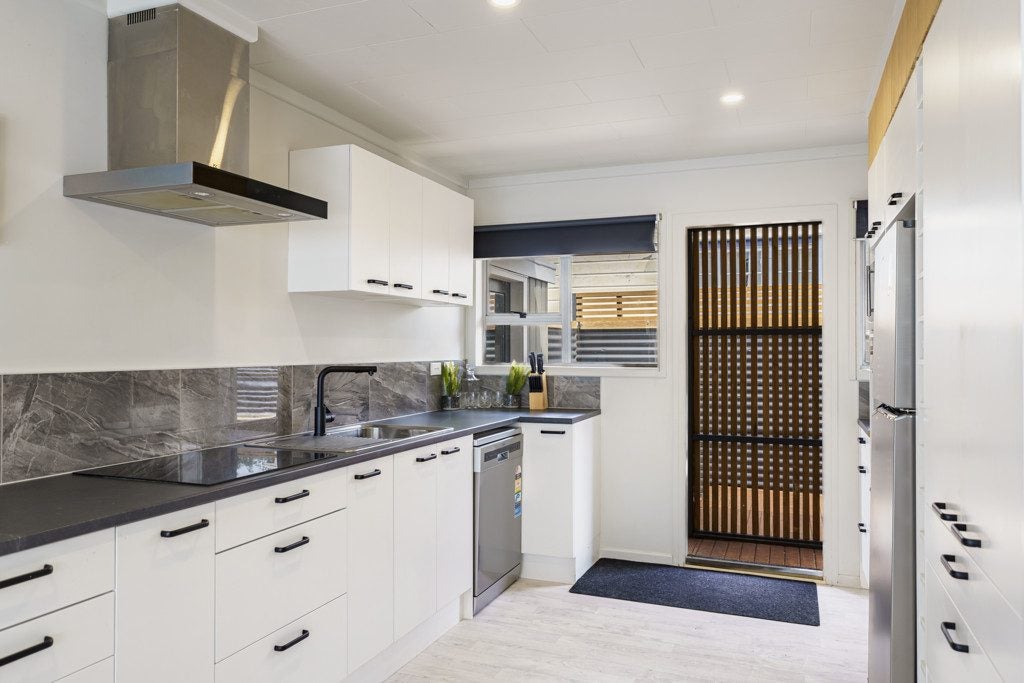 2/33 LATHAM STREET, Napier South, Napier - Carousel 1