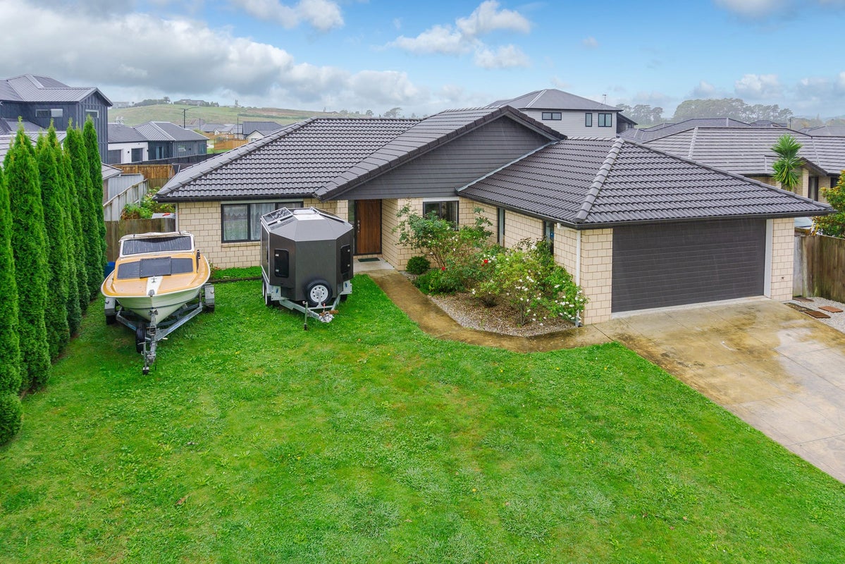 7 Raupo Place, Rototuna North, Hamilton - Carousel 2