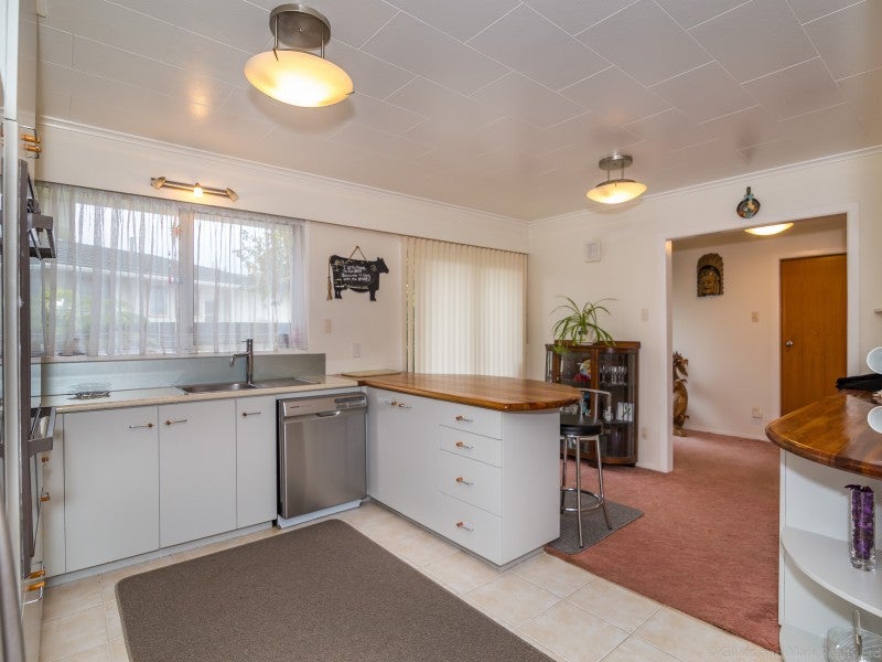 68 California Drive, Totara Park, Upper Hutt - Carousel 2
