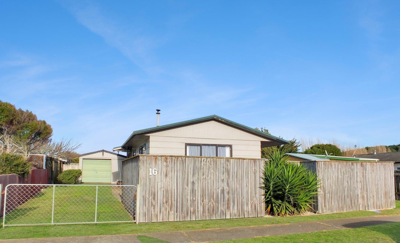 16 Cousins Avenue East, Foxton Beach, Foxton - Carousel 26