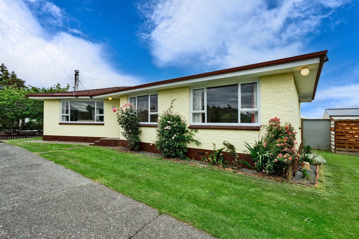 62 Lothian Crescent, Strathern, Invercargill - Carousel 1
