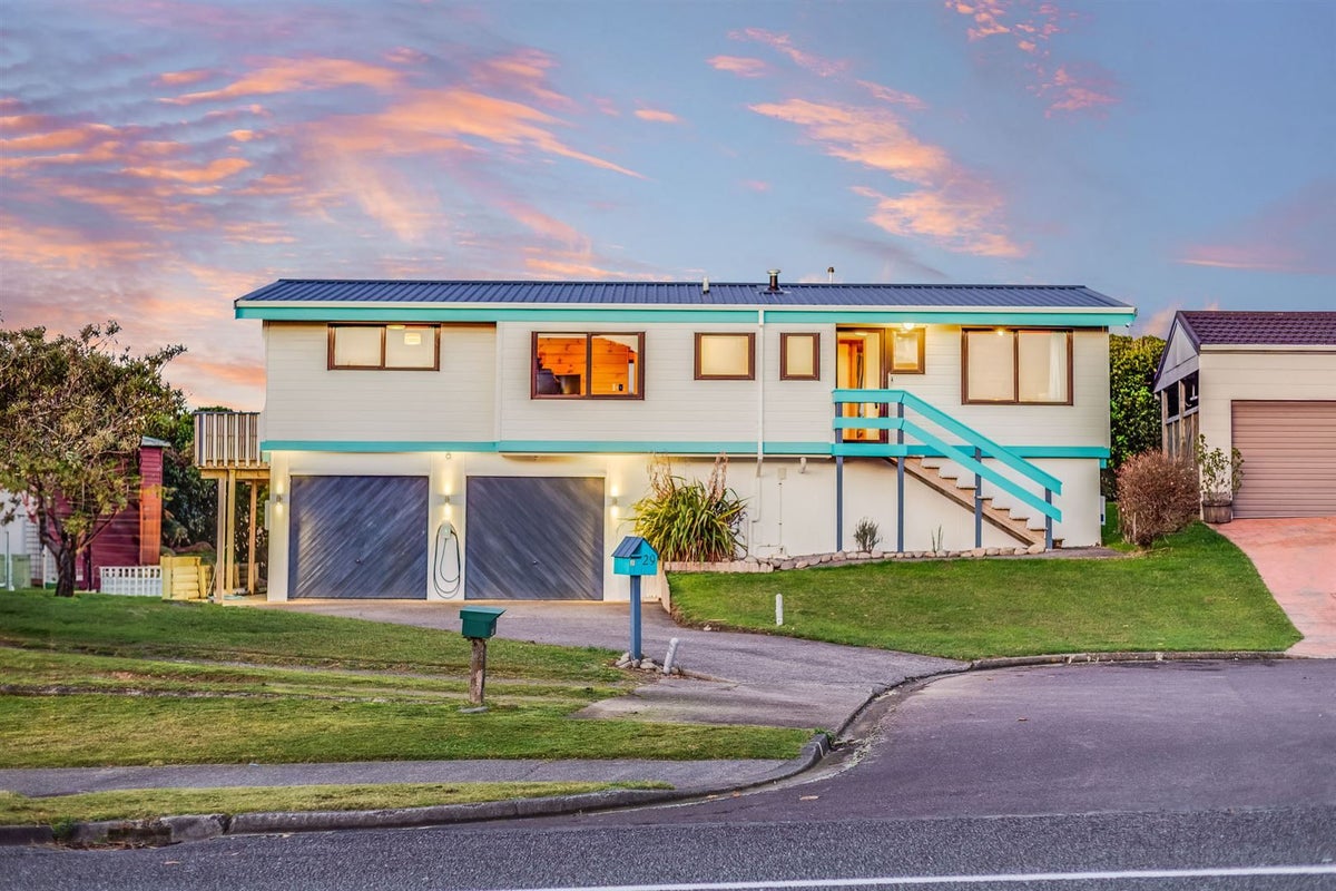 29 James Cook Drive, Whitby, Porirua - Carousel 1