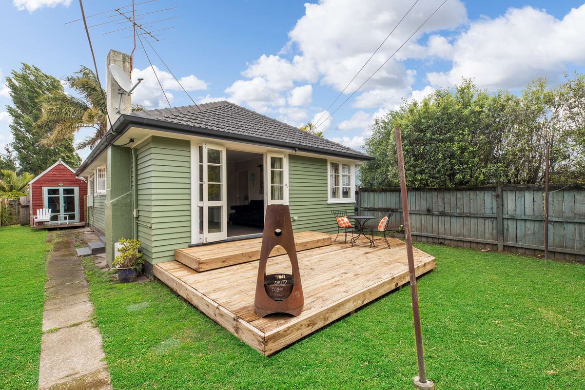 22 Glengarry Road, Glen Eden, Auckland - Carousel 2