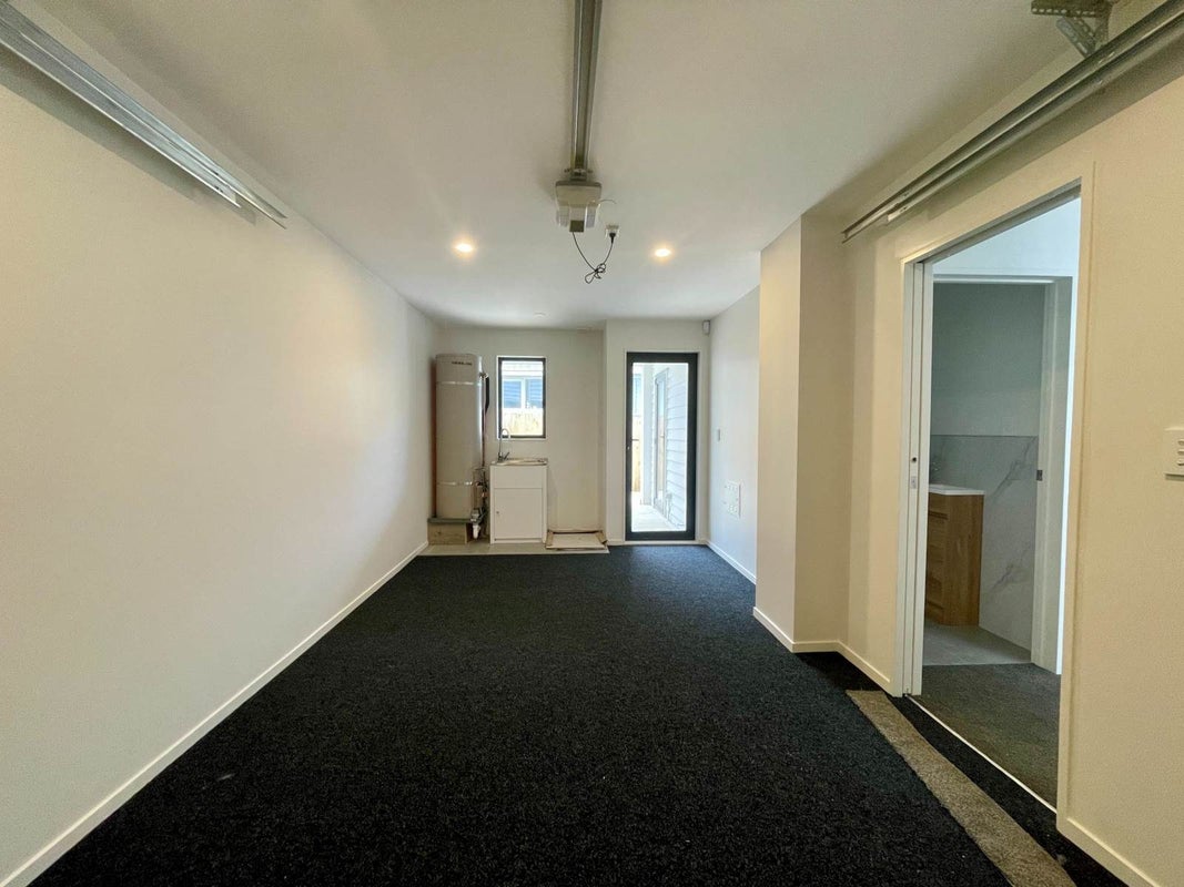 15 Holland Avenue, Point England, Auckland - Carousel 13