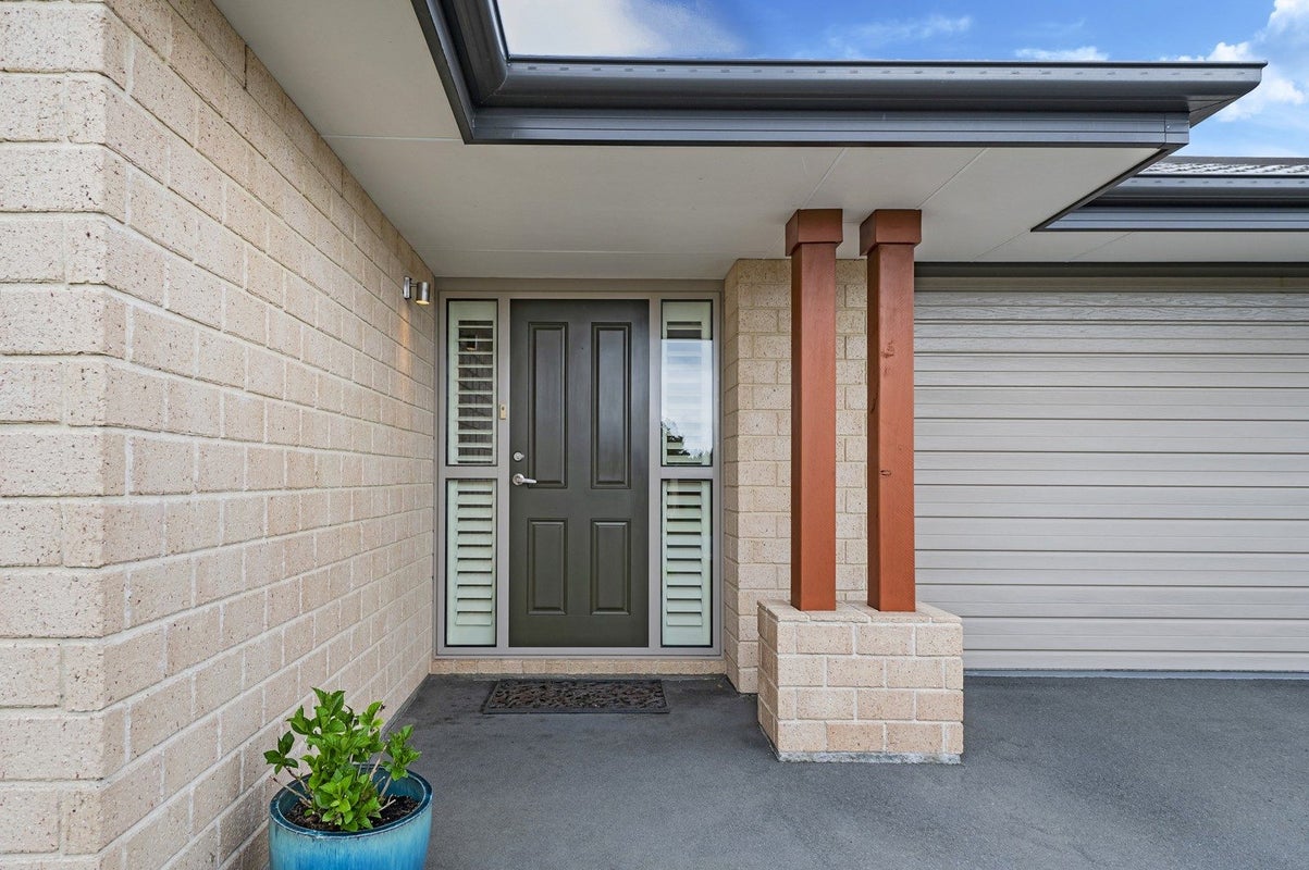 18 Globe Bay Drive, Templeton, Christchurch - Carousel 2