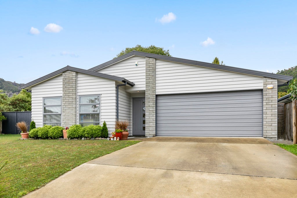 3 Poppy Watts Grove, Stokes Valley, Lower Hutt - Carousel 2