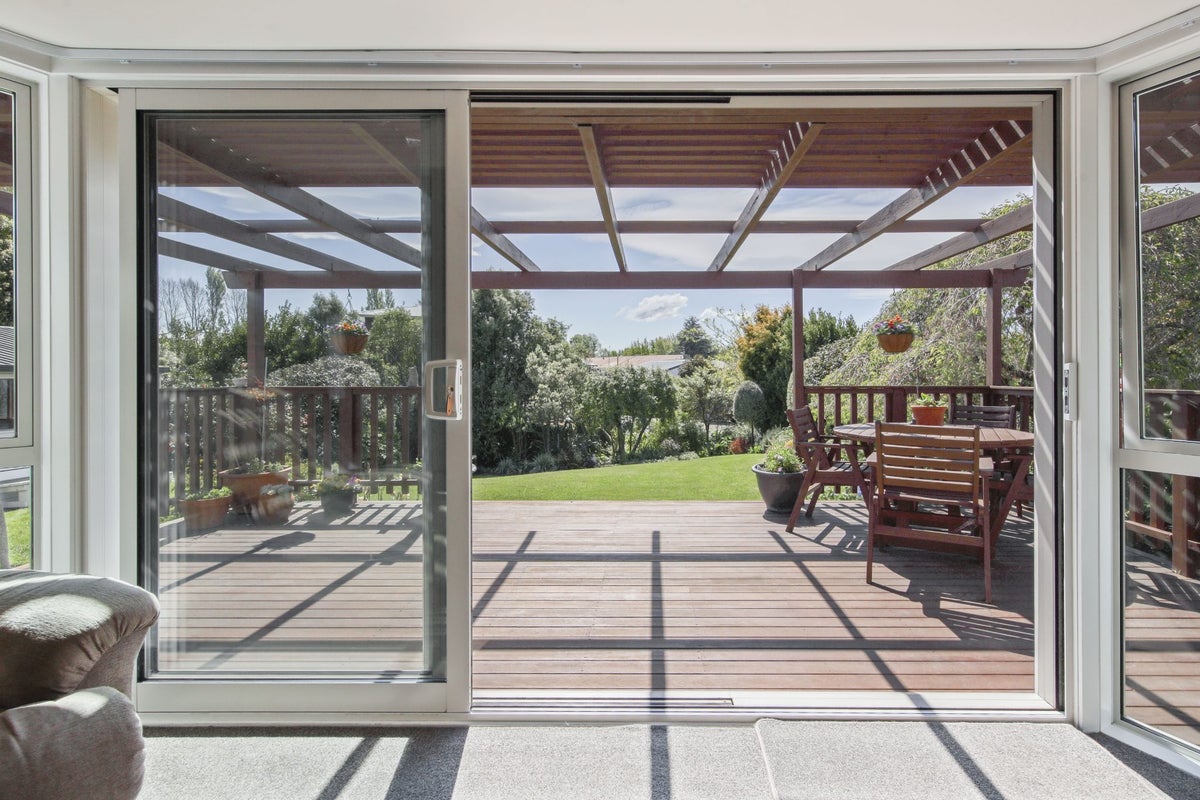 4B Canberra Place, Redwood, Christchurch - Carousel 1