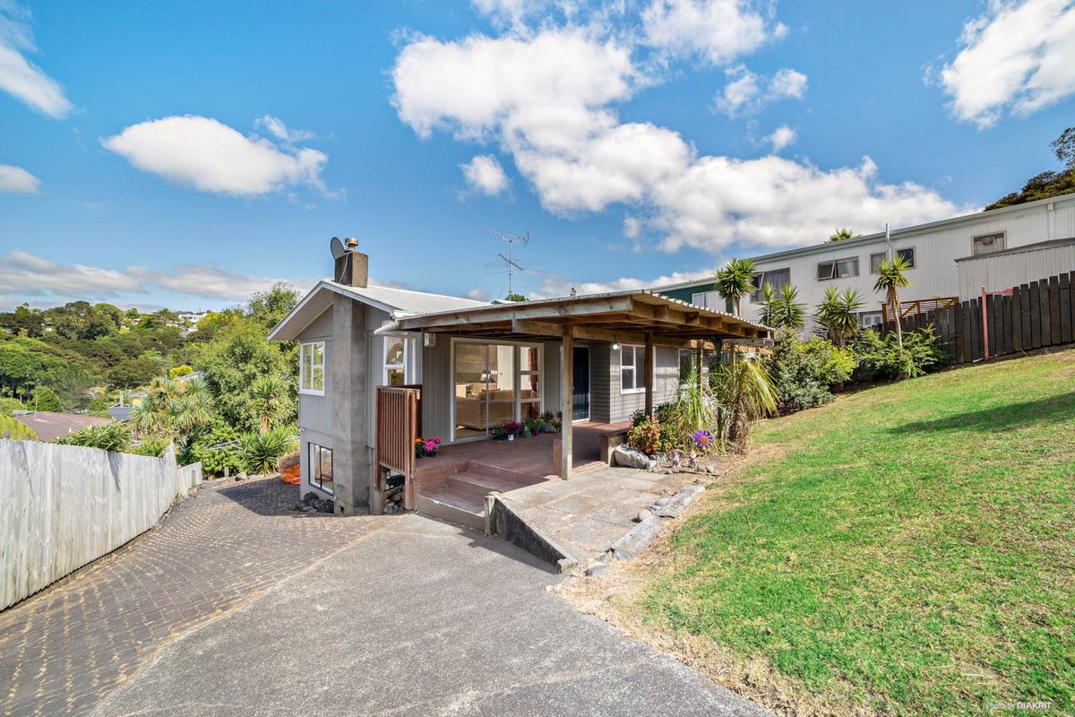 9 Cheval Drive, Totara Vale, Auckland - Carousel 2