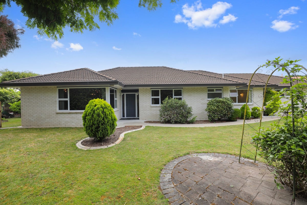 87 Arrowsmith Avenue, Waipahihi, Taupo - Carousel 1