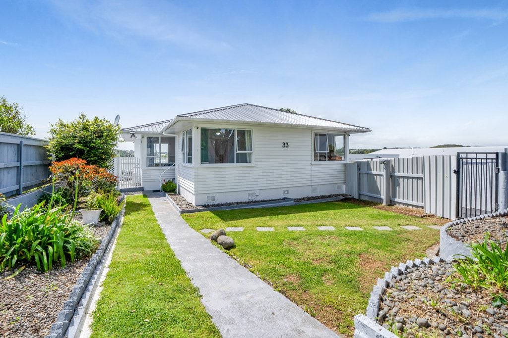 33 Clearmont Crescent, Blagdon, New Plymouth - Carousel 1