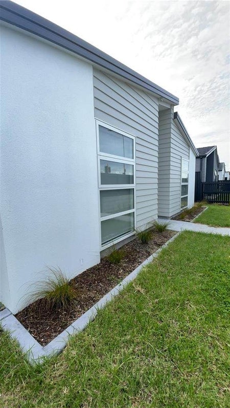 24 Empire Crescent, Papamoa - Carousel 2