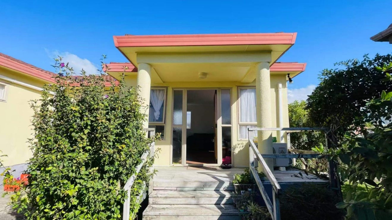 12 Tyndrum Place, Highland Park, Auckland - Carousel 1