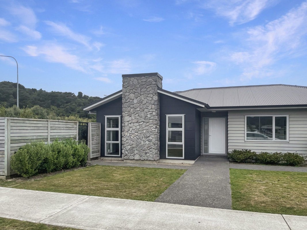 1 Grovedale Square, Wainuiomata, Lower Hutt - Carousel 1