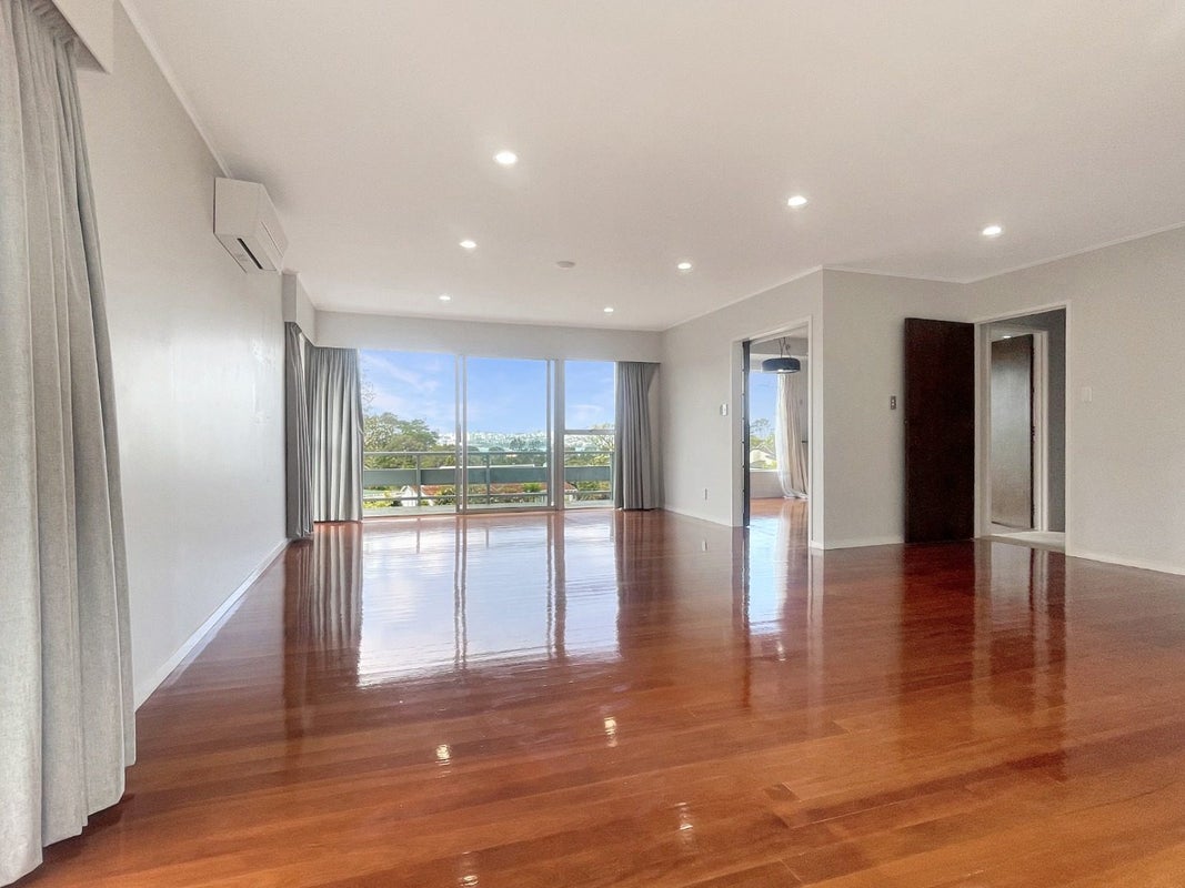 18 Makepiece Place, Chatswood, Auckland - Carousel 2