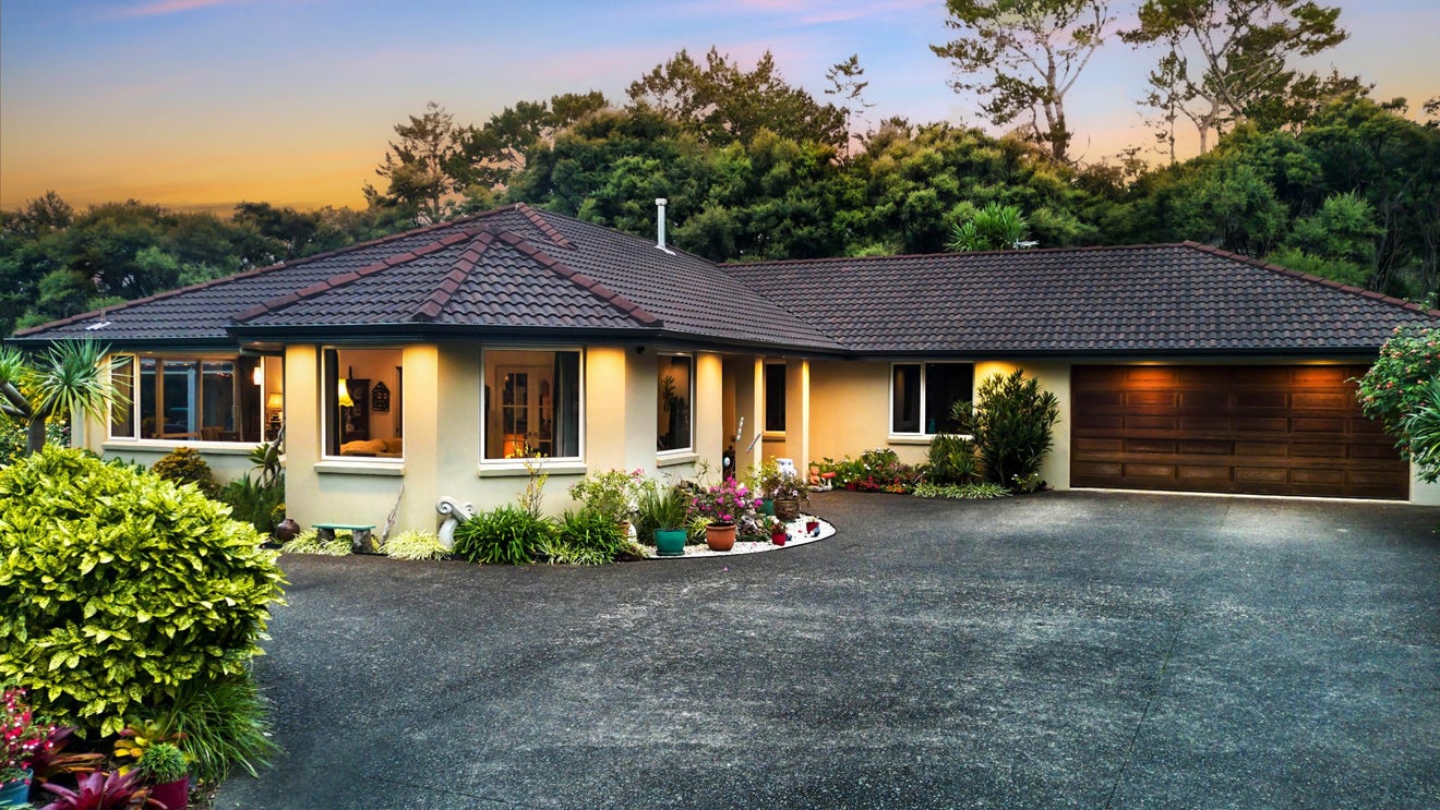 33 Mudgeways Road, Massey, Auckland - Carousel 1