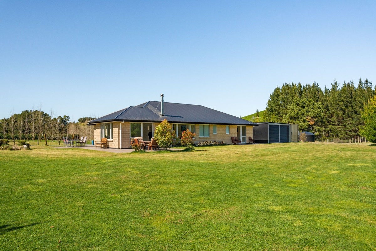 57 Charnley Gardens, Kinloch, Taupo - Carousel 1