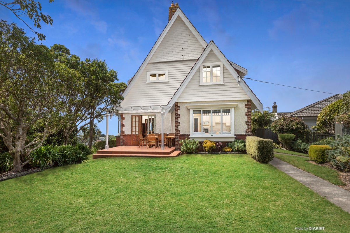 16 Plunket Street, Kelburn, Wellington - Carousel 1