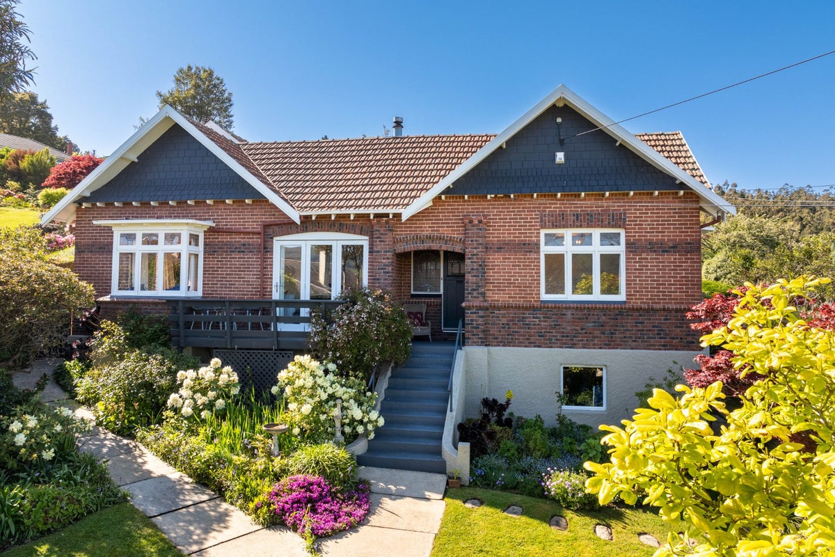 36 Grandview Crescent, Opoho, Dunedin - Carousel 1