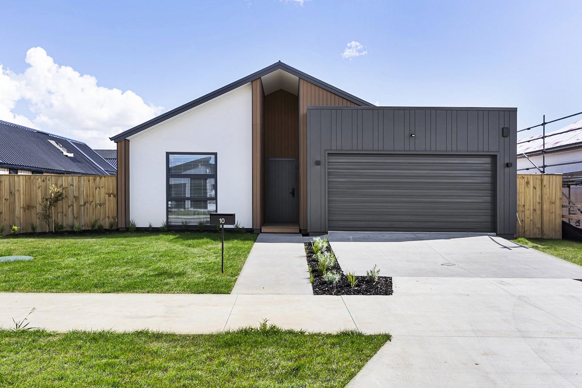 10 Arahi Road, CLEVEDON - Carousel 2