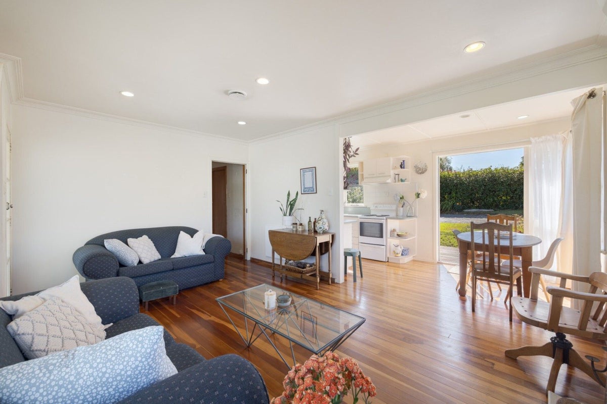 10 Kingswood Road, Brookfield, Tauranga - Carousel 2