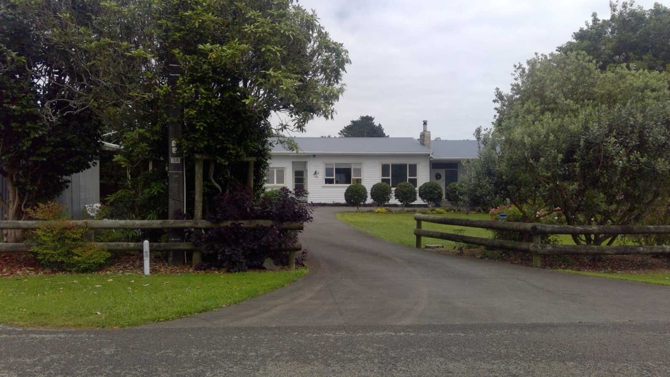 18 Arthur Road, Paraite, New Plymouth - Carousel 1