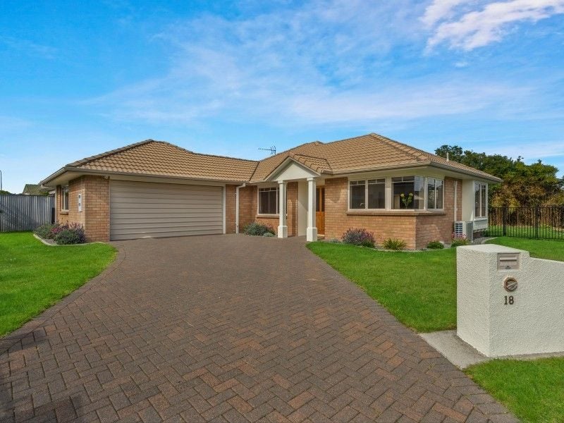 18 Mews Place, Forest Lake, Hamilton - Carousel 1