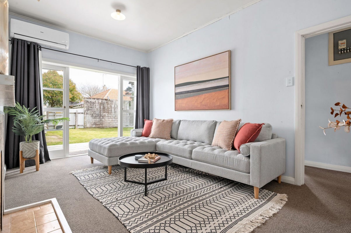 17 Plunket Terrace, Hamilton East, Hamilton - Carousel 2