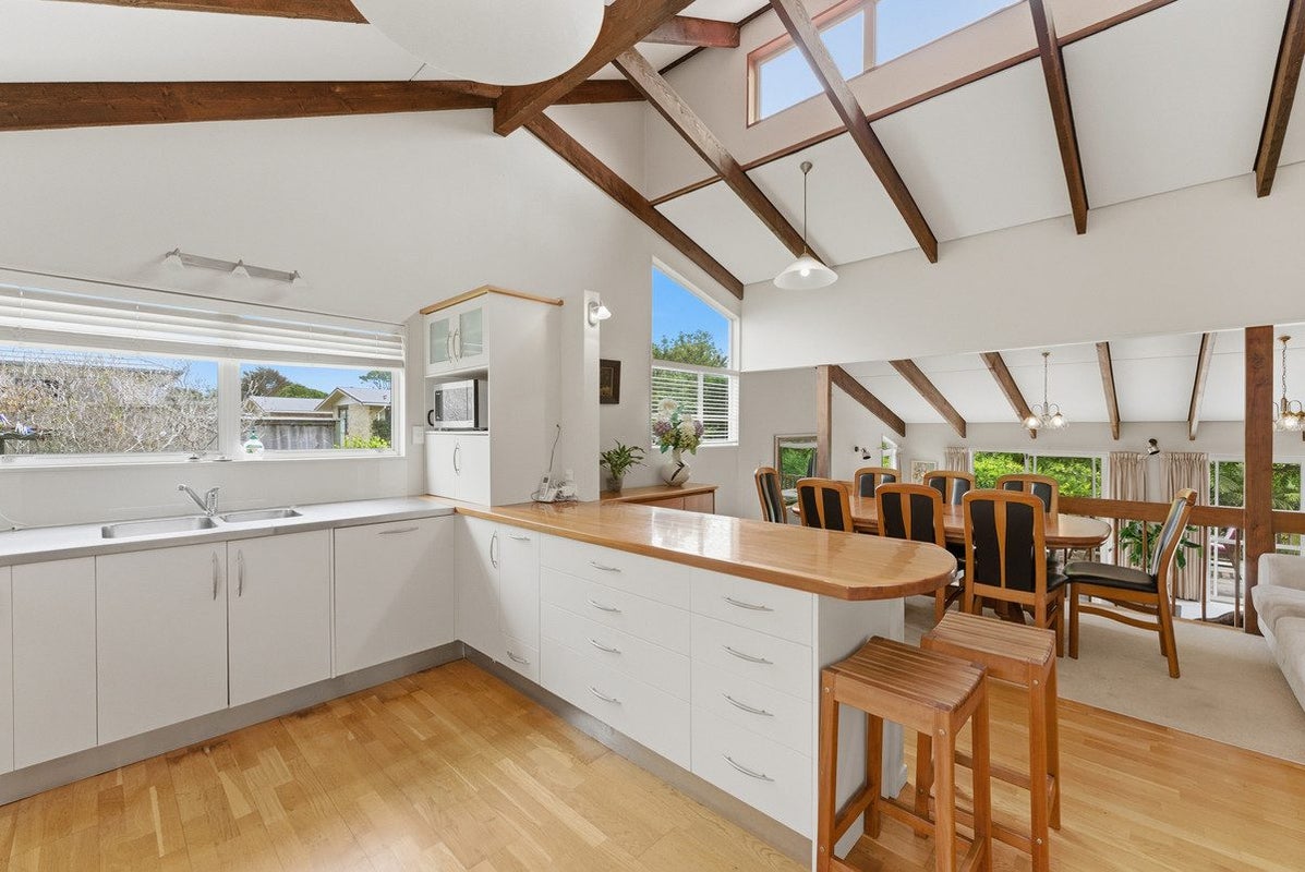 5 Magnolia Drive, Westown, New Plymouth - Carousel 1