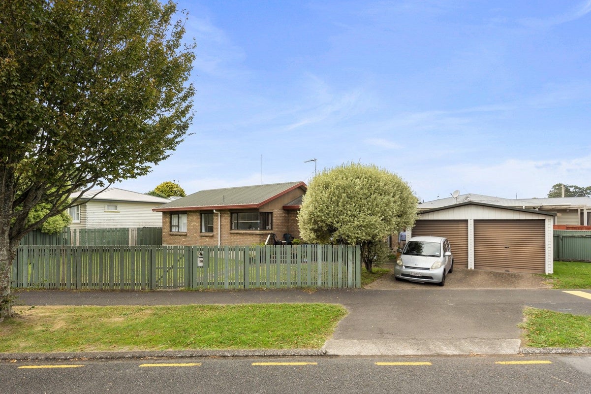 9A Saxbys Road, Glenview, Hamilton - Carousel 1