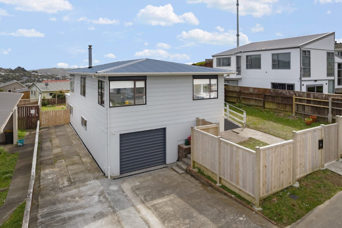 32 Edgecombe Street, Newlands, Wellington - Carousel 1