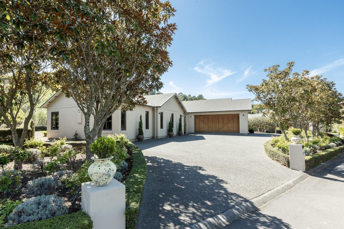 99 Kent Terrace, Taradale, Napier - Carousel 1