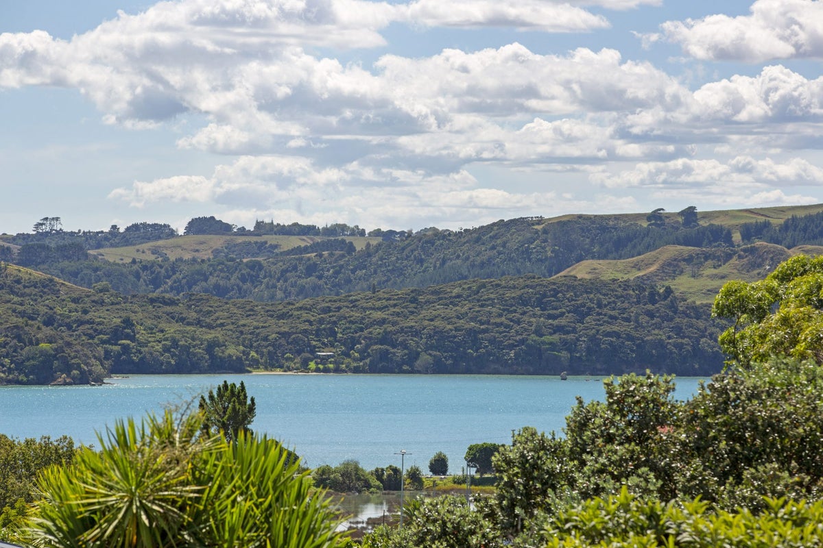 26 Main Road, Raglan, Raglan - Carousel 1