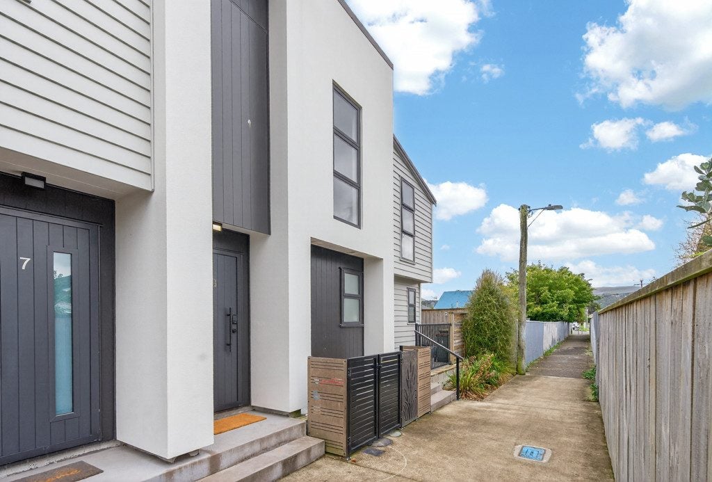 8/25 Bush Street, Naenae, Lower Hutt - Carousel 20