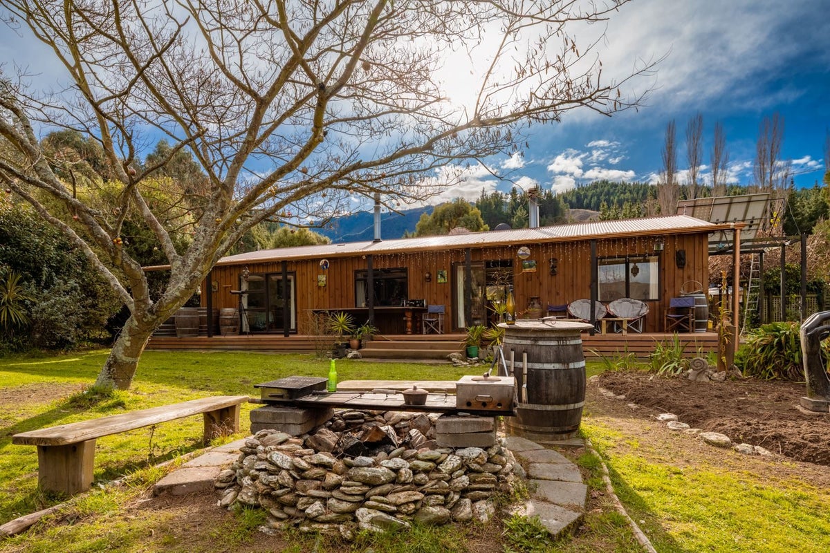 4023 Northbank Road, Blenheim - Carousel 1